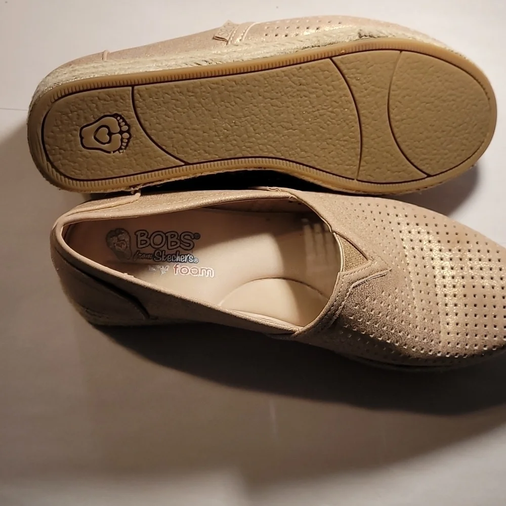 BOBS from Skechers bobs gently